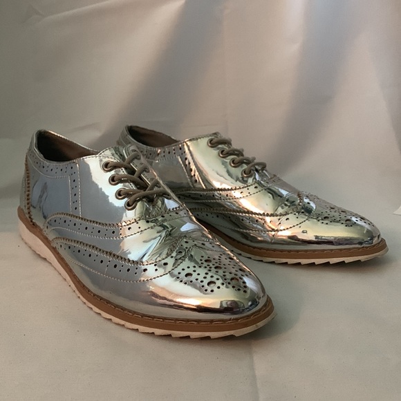🔥1/2 of Summer Sale!🔥 Silver Metallic Kaytee Oxford Loafers - Picture 1 of 7